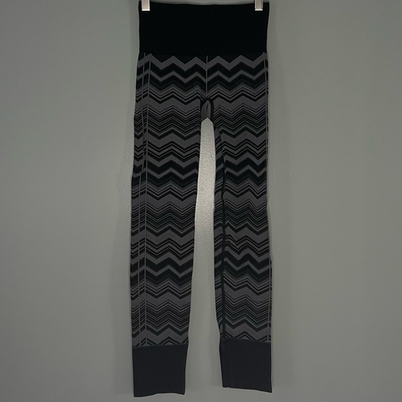 LuluLemon Ebb To Street Pant Chevron - Picture 2 of 8